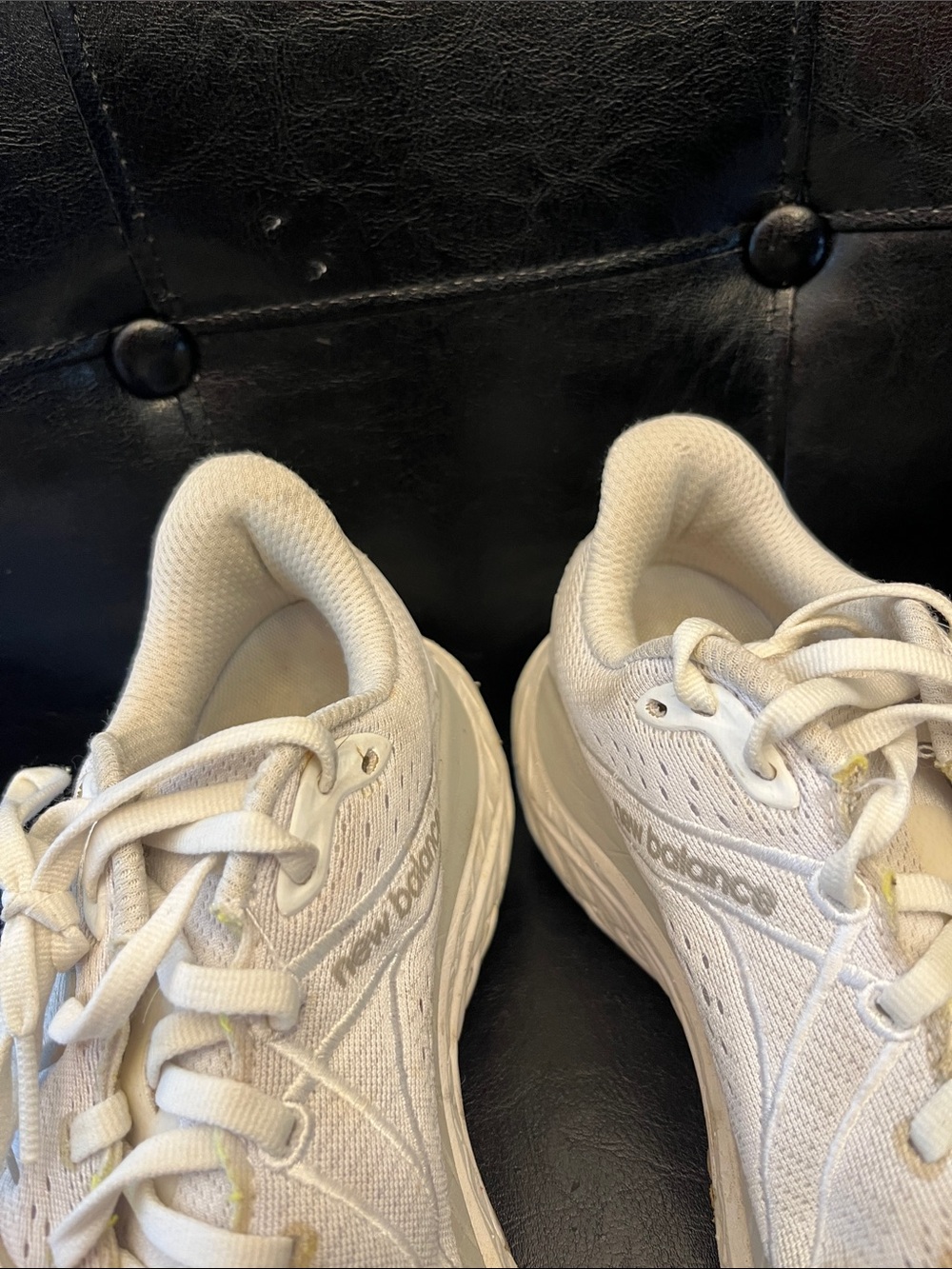 New Balance Women's white 860 Athletic Running Shoes - Picture 4 of 5
